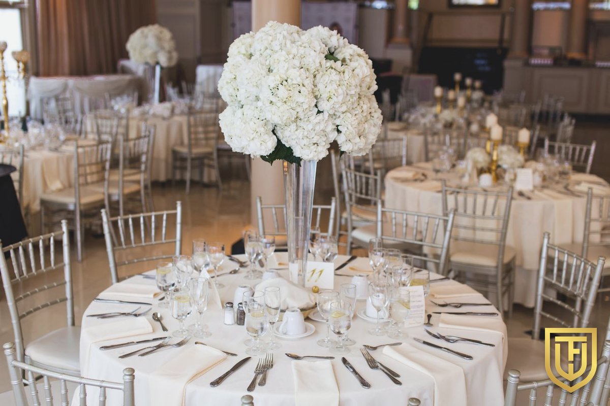 White hydrangea wedding tablescape